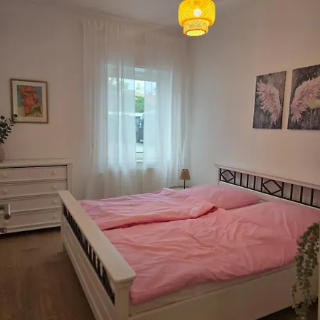 Дом отдыха Ferien-monteurswohnung 6,5 Schlafzimmer Mit Garten Und Eigenen Parkplaetzen Im Hof