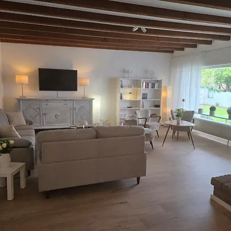 Дом отдыха Ferien-monteurswohnung 6,5 Schlafzimmer Mit Garten Und Eigenen Parkplaetzen Im Hof *