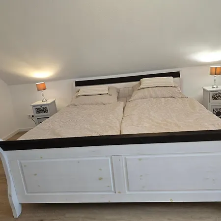 Дом отдыха Ferien-monteurswohnung 6,5 Schlafzimmer Mit Garten Und Eigenen Parkplaetzen Im Hof *
