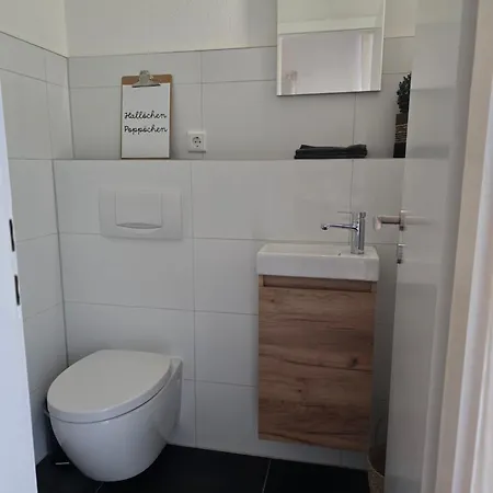 Ferien-monteurswohnung 6,5 Schlafzimmer Mit Garten Und Eigenen Parkplaetzen Im Hof *