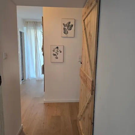 Ferien-monteurswohnung 6,5 Schlafzimmer Mit Garten Und Eigenen Parkplaetzen Im Hof *