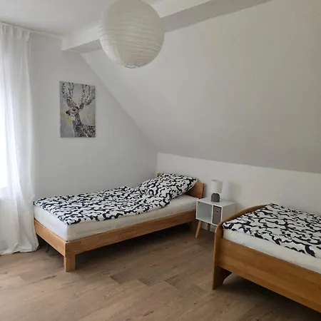 Ferien-monteurswohnung 6,5 Schlafzimmer Mit Garten Und Eigenen Parkplaetzen Im Hof Дом отдыха *