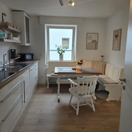 Ferien-monteurswohnung 6,5 Schlafzimmer Mit Garten Und Eigenen Parkplaetzen Im Hof * Варендорф