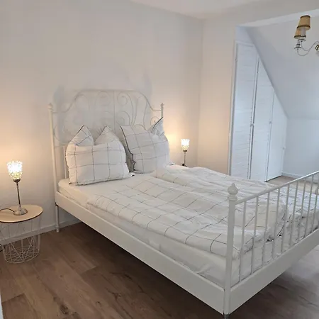 Дом отдыха Ferien-monteurswohnung 6,5 Schlafzimmer Mit Garten Und Eigenen Parkplaetzen Im Hof Варендорф